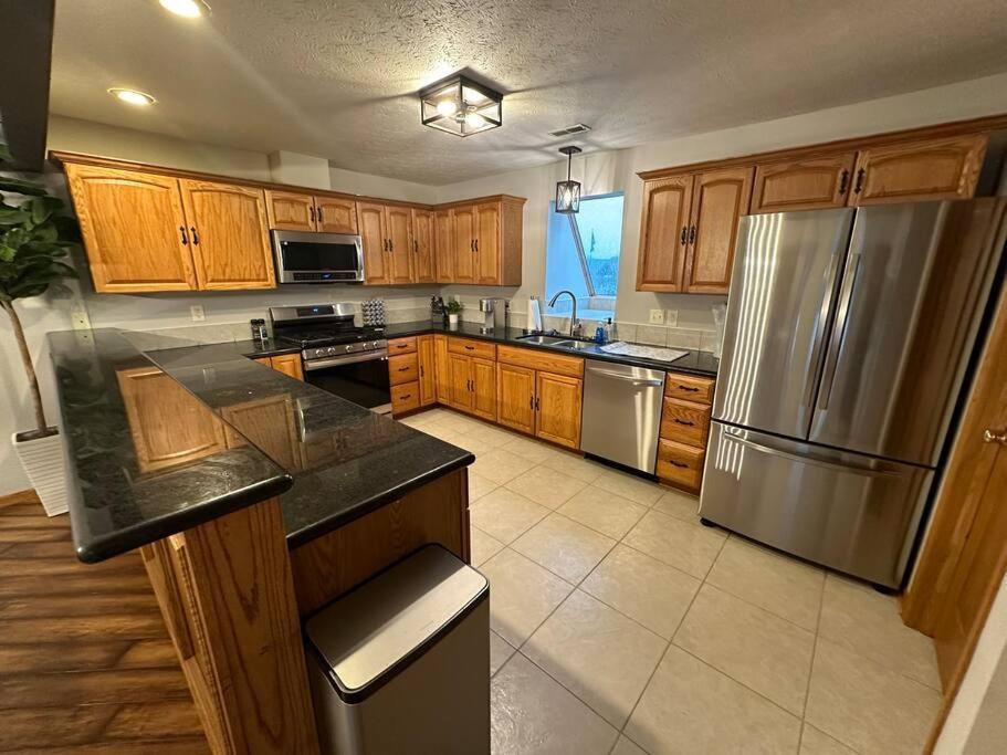 Inviting 3 Bed 2.5 Bath Townhome In Wadsworth Esterno foto