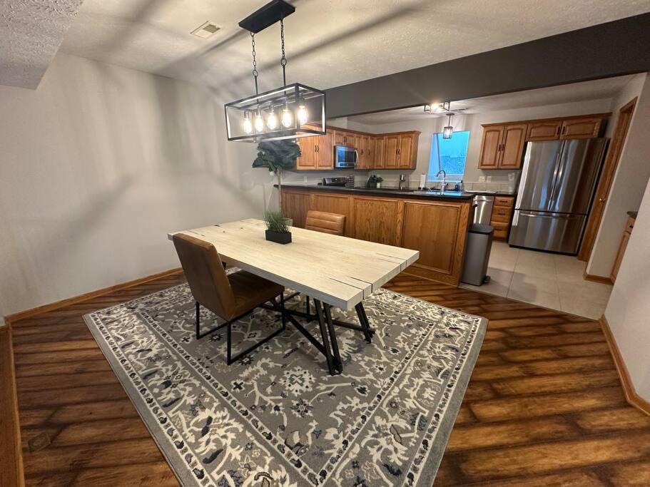 Inviting 3 Bed 2.5 Bath Townhome In Wadsworth Esterno foto