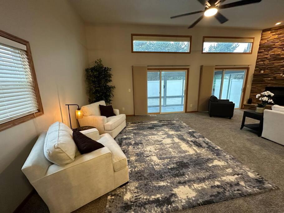 Inviting 3 Bed 2.5 Bath Townhome In Wadsworth Esterno foto
