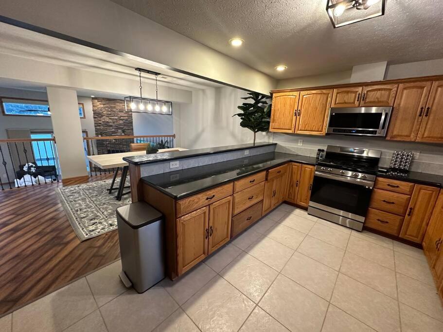 Inviting 3 Bed 2.5 Bath Townhome In Wadsworth Esterno foto