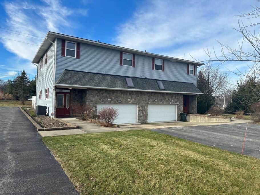 Inviting 3 Bed 2.5 Bath Townhome In Wadsworth Esterno foto